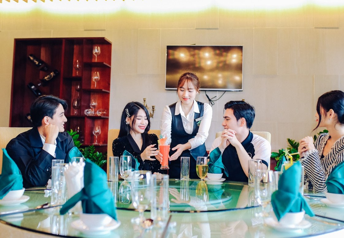 Menu bữa trưa Staycation Hồ Đồng Chương